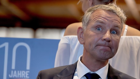 29.07.2023, Sachsen-Anhalt, Magdeburg: Björn Höcke, Fraktionsvorsitzender der AfD Thüringen, nimmt an der AfD Europawahlversammlung in der Messe Magdeburg teil. Foto: Carsten Koall/dpa +++ dpa-Bildfun ...