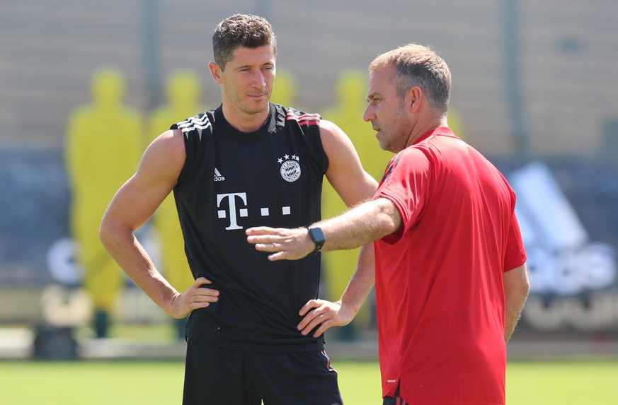 Soccer Football - Champions League - Bayern Munich Training - Saebener Strasse, Munich, Germany - August 7, 2020 Bayern Munich coach Hansi Flick talks to Robert Lewandowski during training UEFA Pool/H ...