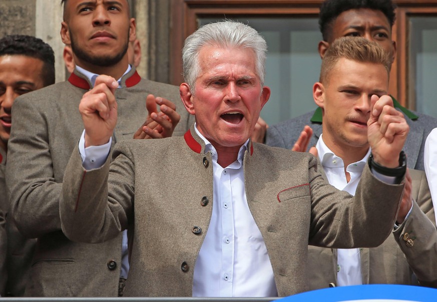 Jupp Heynckes holte 2013 mit Bayern München das Triple. Hier bejubelt er im Jahr 2018 den Meistertitel mit FCB-Stars Thiago, Tolisso, Kimmich und Alaba.