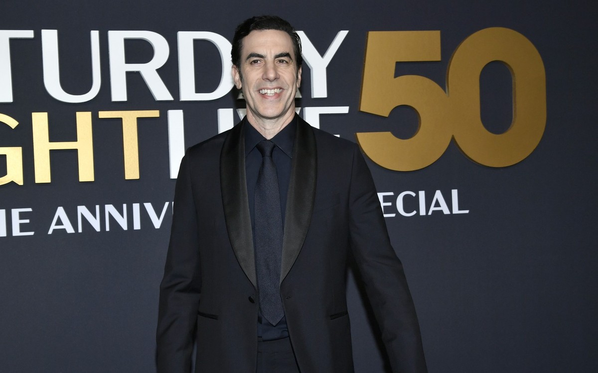 16.02.2025, USA, New York: Sacha Baron Cohen kommt zum «SNL50: The Anniversary Special» im Rockefeller Plaza. Foto: Evan Agostini/Invision/AP/dpa +++ dpa-Bildfunk +++