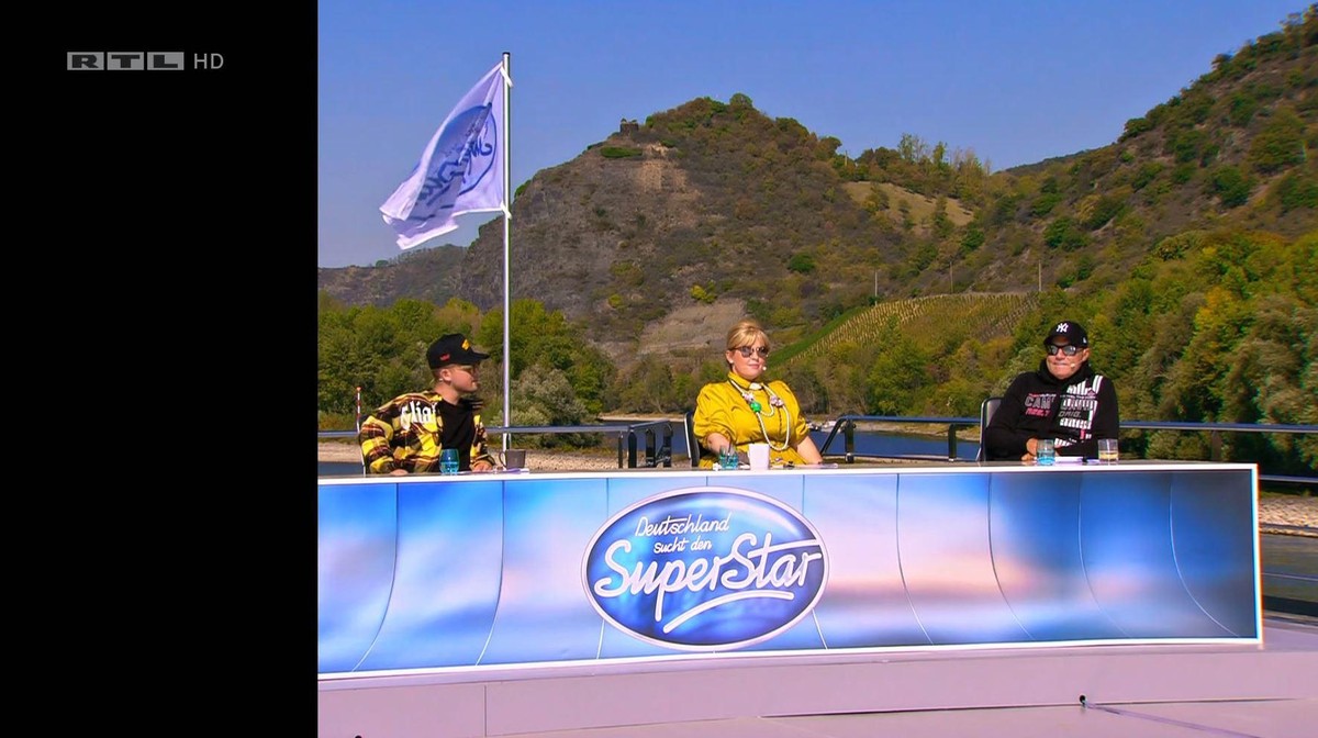 Mike Singer, Maite Kelly und Dieter Bohlen während des Auftritts von Stefania.