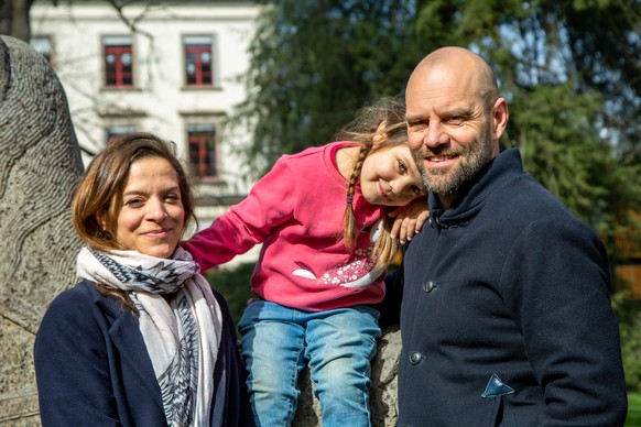 Lisa und ihre Eltern in Zürich.