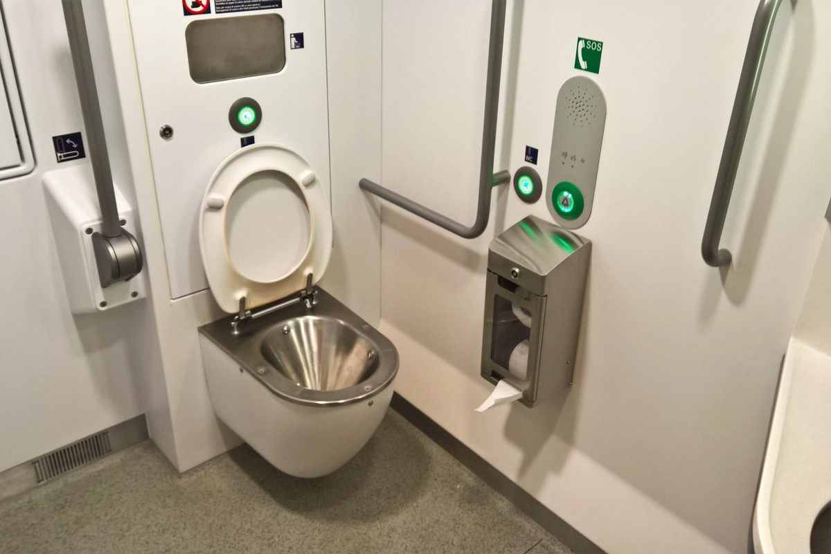 DB Deutsche Bahn, ICE, Zug - Toilette *** DB German Railways, ICE, train toilet