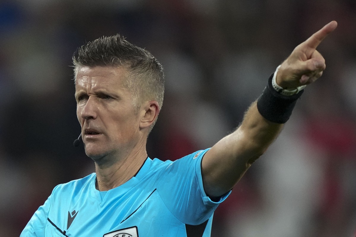 Referee Daniele Orsato gives directions during a Group C match between Serbia and England at the Euro 2024 soccer tournament in Gelsenkirchen, Germany, Sunday, June 16, 2024. (AP Photo/Martin Meissner ...