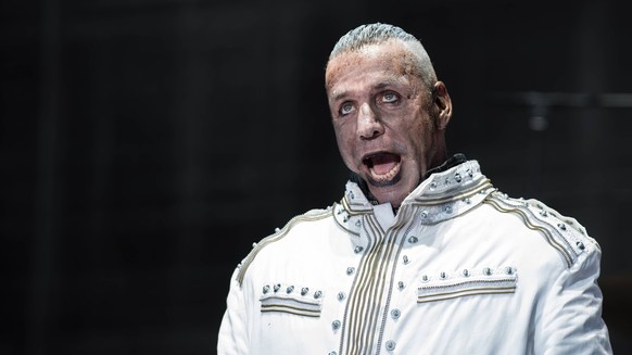 Rammstein Horsens, Denmark. 25th, May 2017. Rammstein, the German industrial metal band, performs a live concert at Faengslet in Horsens. Here vocalist Till Lindemann is seen live on stage. Horsens De ...
