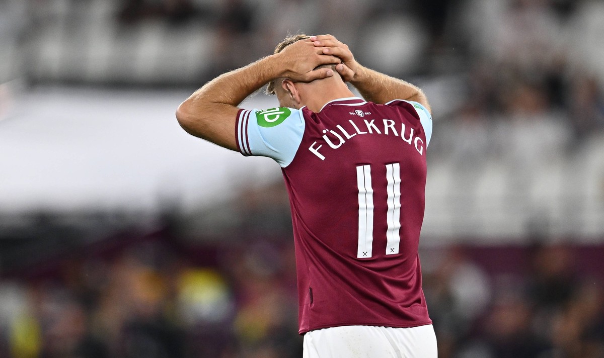 LONDON, ENGLAND - AUGUST 28: Niclas Fullkrug of West Ham United dejected during the Carabao Cup Second Round match between West Ham United and AFC Bournemouth at London Stadium on August 28, 2024 in L ...