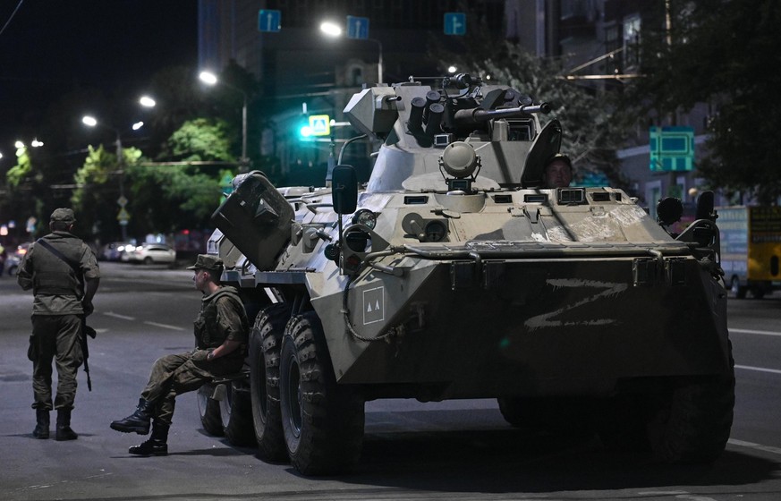 Russia Regions Mutiny Attempt Security Measures 8466527 24.06.2023 Russian servicemen stand guard on the street in Rostov-on-Don, Russia. A counter-terrorist operation regime has been introduced in th ...