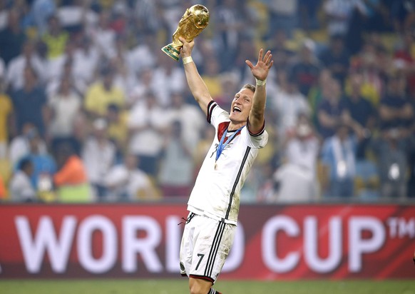 Karrierehöhepunkt: 2014 gewinnt Schweinsteiger mit Deutschland die Weltmeisterschaft in Brasilien.