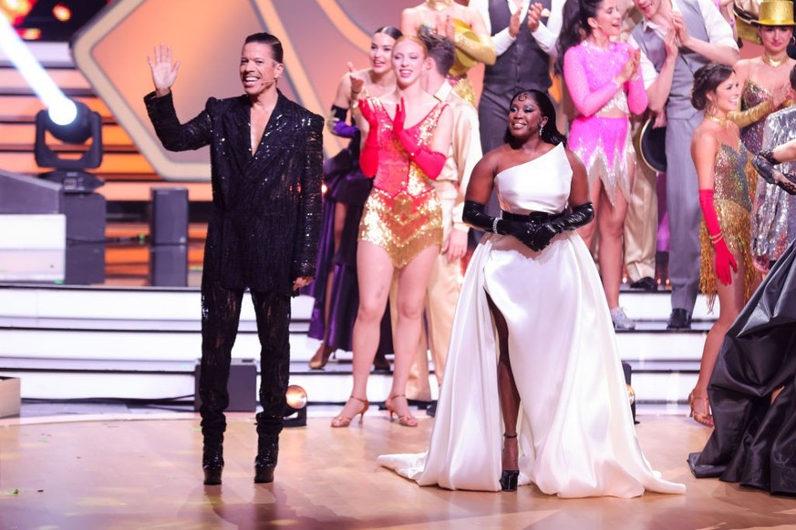 COLOGNE, GERMANY - MAY 19: Jurors Jorge González and Motsi Mabuse are seen on stage at the beginning of the finals of the 16th season of the television competition show &quot;Let&#039;s Dance&quot; at ...