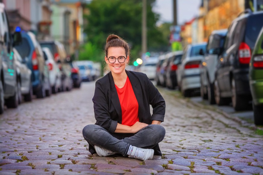 Katja Diehl hat seit 2019 ihren Podcast "She Drives Mobility", in dem sie um Themen rund um die Mobilität spricht.