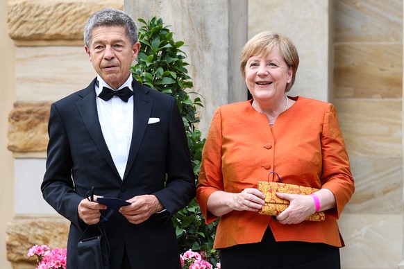 ARCHIVE - July 25, 2021, Bavaria, Bayreuth: Angela Merkel, then Chancellor, and her husband Joachim Sauer are standing in front of the Bayreuth Festival Hall.  (to dpa: