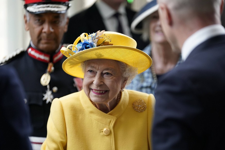Entertainment Bilder des Tages . 17/05/2022. London, United Kingdom. Queen Elizabeth II at the official opening of the Elizabeth line at Paddington Station in London. PUBLICATIONxINxGERxSUIxAUTxHUNxON ...