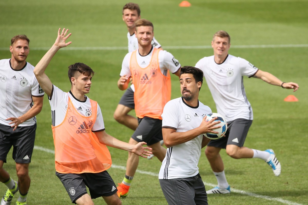 Sie hätten 2016 Europameister werden können, bereiteten sich aber mit Völkerball vor. Pech.