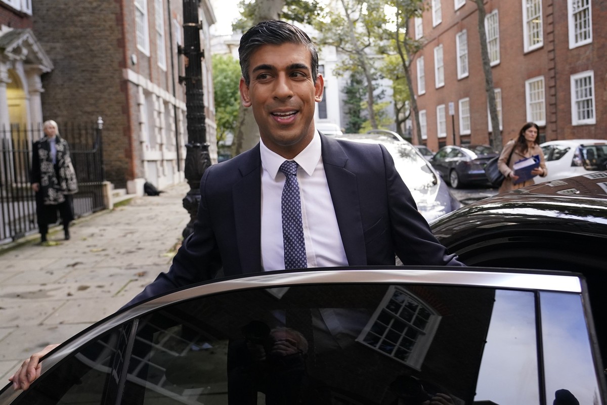 Conservative Party leadership candidate Rishi Sunak leaves the campaign office in London, Monday, Oct. 24, 2022. Former British Treasury chief Rishi Sunak is frontrunner in the Conservative Party&#039 ...