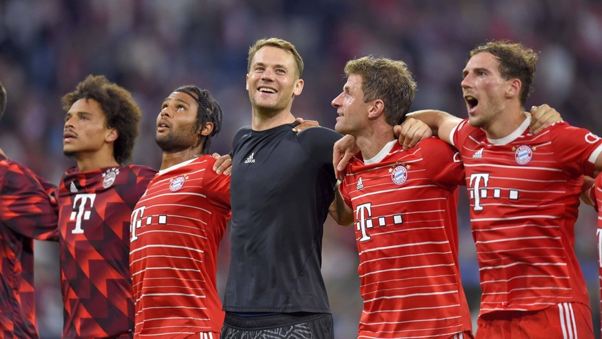 13.09.2022, Fussball UEFA Championsleague 2022/2023: Vorrunde, FC Bayern München - FC Barcelona, Barca in der Allianz-Arena München. v.l.Leroy Sane Bayern München, Serge Gnabry FC Bayern München, Torw ...