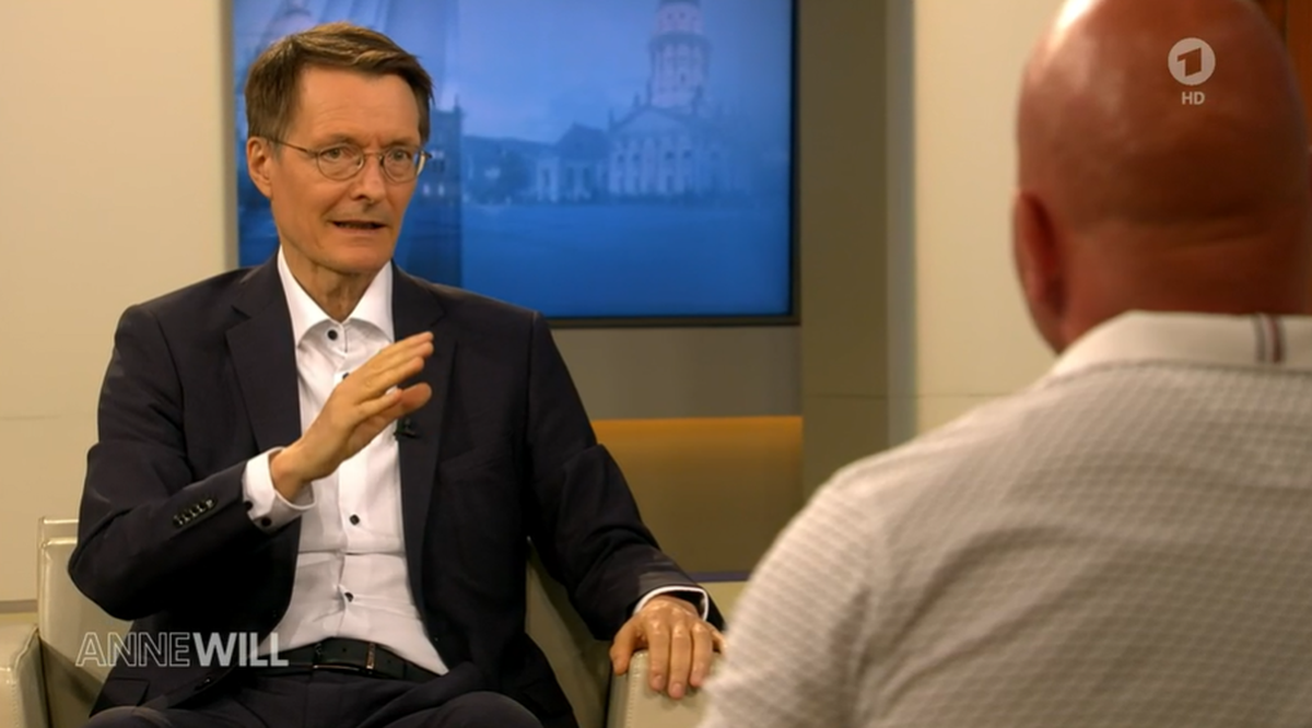Gesundheitsminister Karl Lauterbach (SPD) rechnet mit härteren Pandemie-Maßnahmen im Herbst.