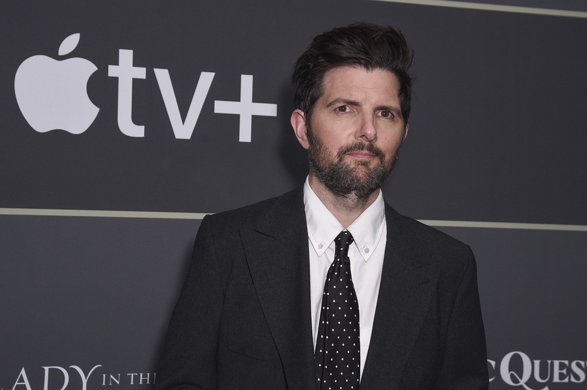 ARCHIV - 03.05.2025, USA, Los Angeles: Adam Scott kommt zu einer FYC-Vorführung der zweiten Staffel von "Severance" in Los Angeles. (zu dpa: ««Severance» und «The White Lotus» bei Emmy-Favor ...