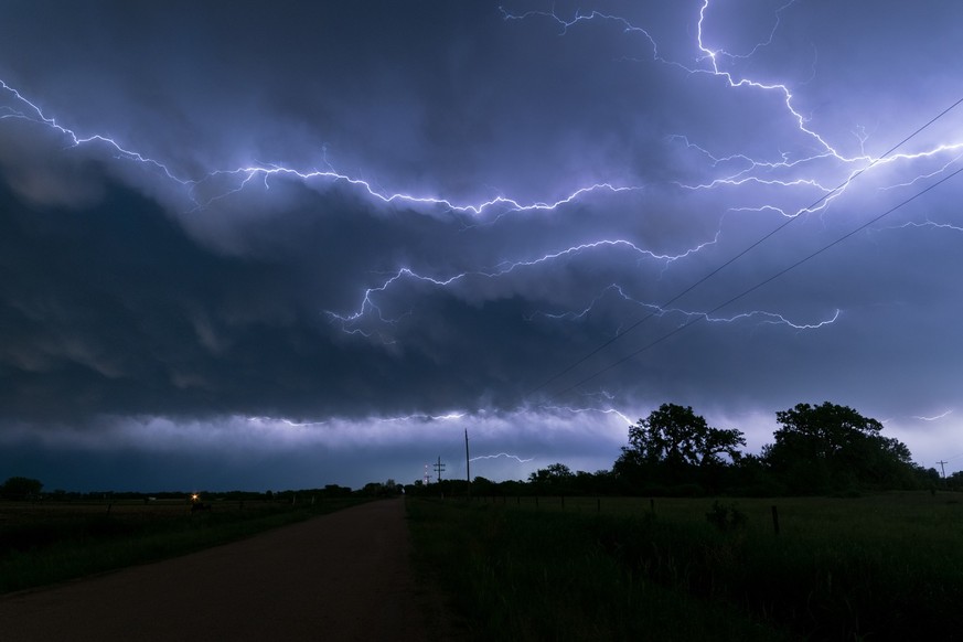 An active thunderstorm complex moved over Nebraska in the afternoon and evening hours. At the back of this system a lot of these so called `anvil crawlers` could be seen.