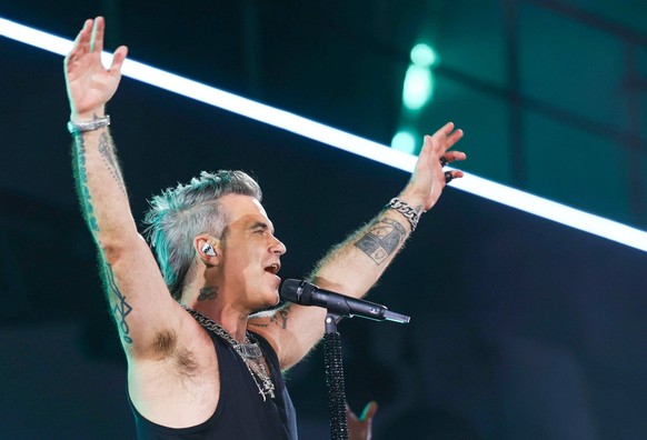 26.08.2022, M�nchen, GER, Bavaria Sounds, M�nchen, ROBBIE WILLIAMS, im Bild Robbie Williams, Konzert, *** 26 08 2022, Munich, GER, Bavaria Sounds, Munich, ROBBIE WILLIAMS, pictured Robbie Williams, co ...