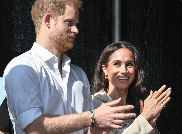 Harry and Meghan at the swimming medals ceremony, Invictus Games Day 7, Düsseldorf, Germany Düsseldorf, Germany, 16th Sep 2023. Meghan, the Duchess of Sussex and Prince Harry, the Duke of Sussex atten ...