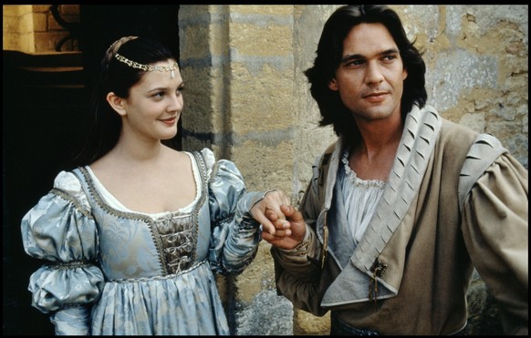 20th Century Fox / DR A TOUT JAMAIS EVER AFTER de Andy Tennant 1998 USA avec Drew Barrymore et Dougray Scott pincesse, prince charmant, galanterie, d apres la nouvelle de Charles Perrault, 1729 PUBLIC ...