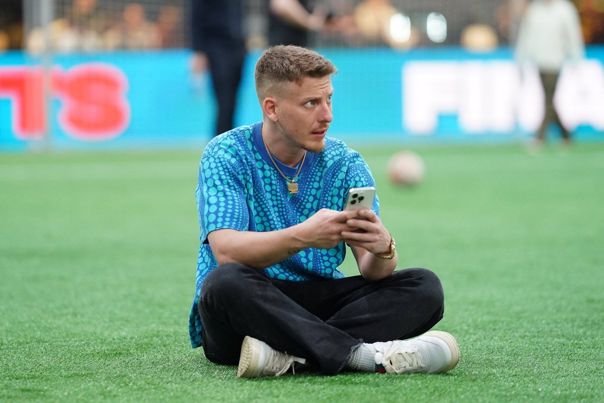 Comedian Felix Lobrecht bei der Baller League 18.03.2024, Fussball, Baller League, GER, K�ln, Motorworld World K�ln *** Comedian Felix Lobrecht at the Baller League 18 03 2024, Football, Baller League ...