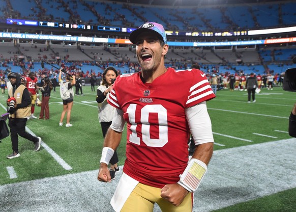 NFL, American Football Herren, USA San Francisco 49ers at Carolina Panthers Oct 9, 2022 Charlotte, North Carolina, USA San Francisco 49ers quarterback Jimmy Garoppolo 10 walks off the field after the  ...
