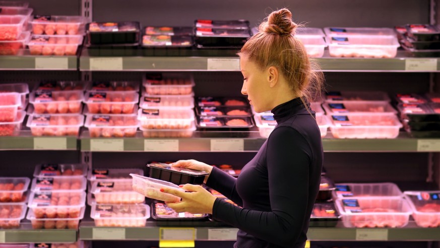 Ob Beef, Steak oder Filet aus Schwein, Rind, Lamm oder Geflügel: Auch der Supermarkt Lidl bietet seinen Kunden zahlreiche Fleisch-Produkte an.
