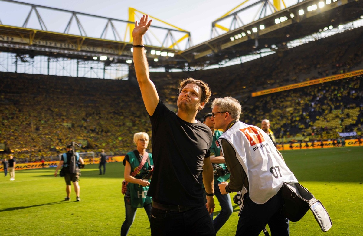 BVB-Trainer Edin Terzić zeigt sich nach der verspielten Meisterschaft im eigenen Stadion enttäuscht.