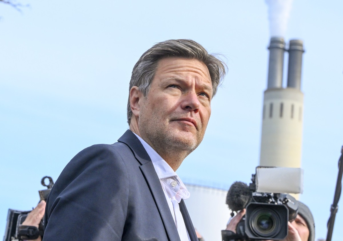 12.03.2024, Berlin: Robert Habeck (Bündnis 90/Die Grünen), Bundesminister für Wirtschaft und Klimaschutz, kommt zur Grundsteinlegung für ein Energieprojekt am Standort vom Heizkraftwerk &quot;Reuter W ...