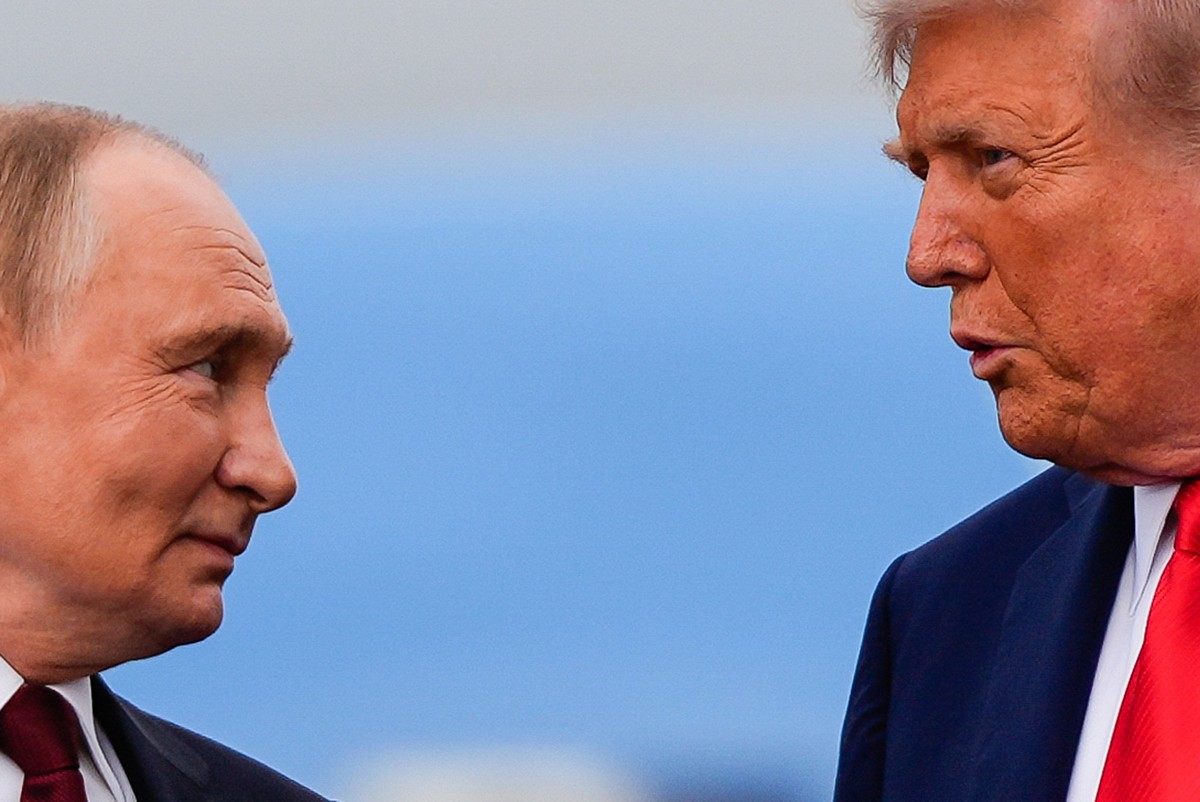President Donald Trump and Russia&#039;s President Vladimir Putin talk, Friday, Aug. 15, 2025, at Joint Base Elmendorf-Richardson, Alaska. (AP Photo/Julia Demaree Nikhinson)