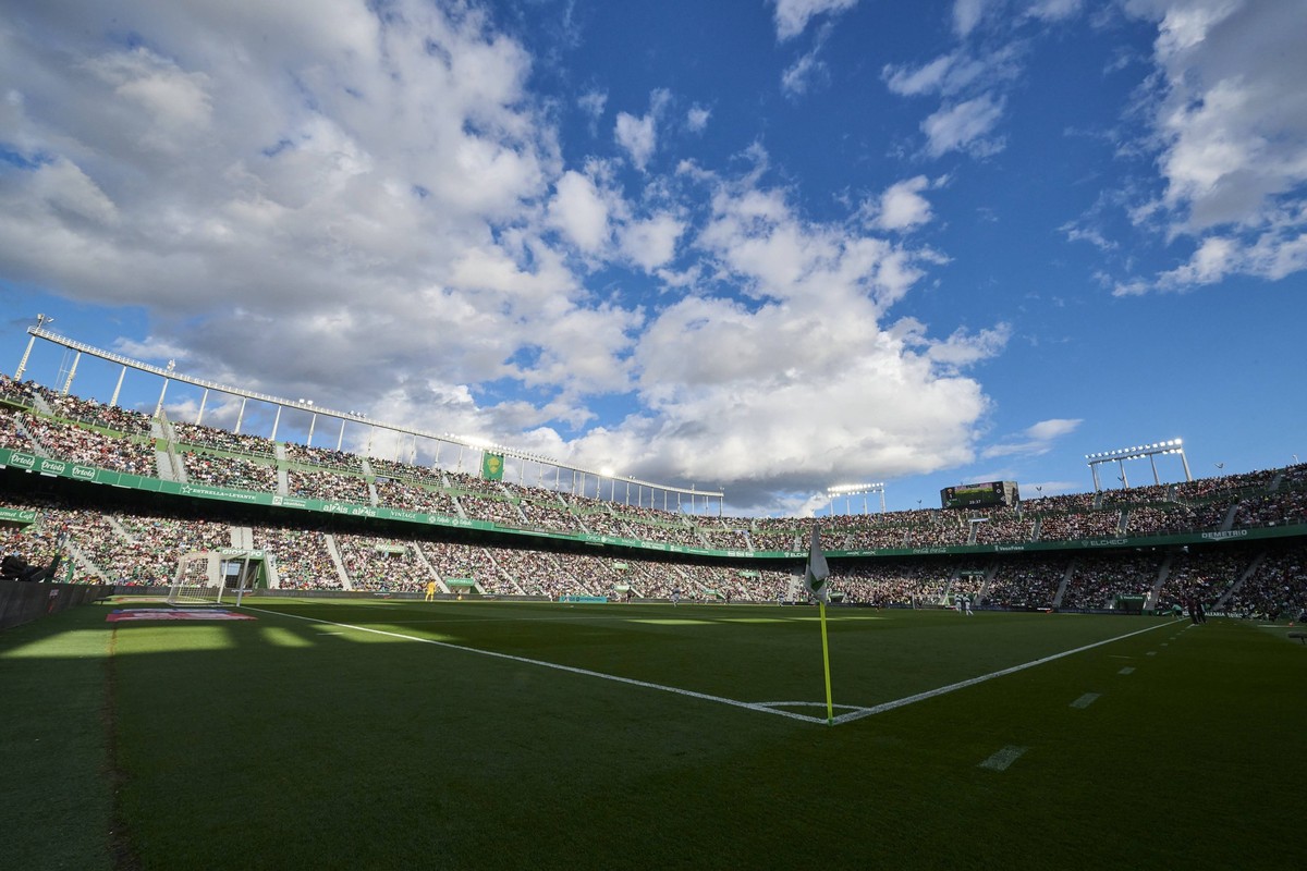 LaLiga Hypermotion, Elche CF v Albacete Balompie ELCHE, SPAIN - APRIL 20: General view inside the stadium during the LaLiga Hypermotion match between Elche CF and Albacete Balompie at Manuel Martinez  ...