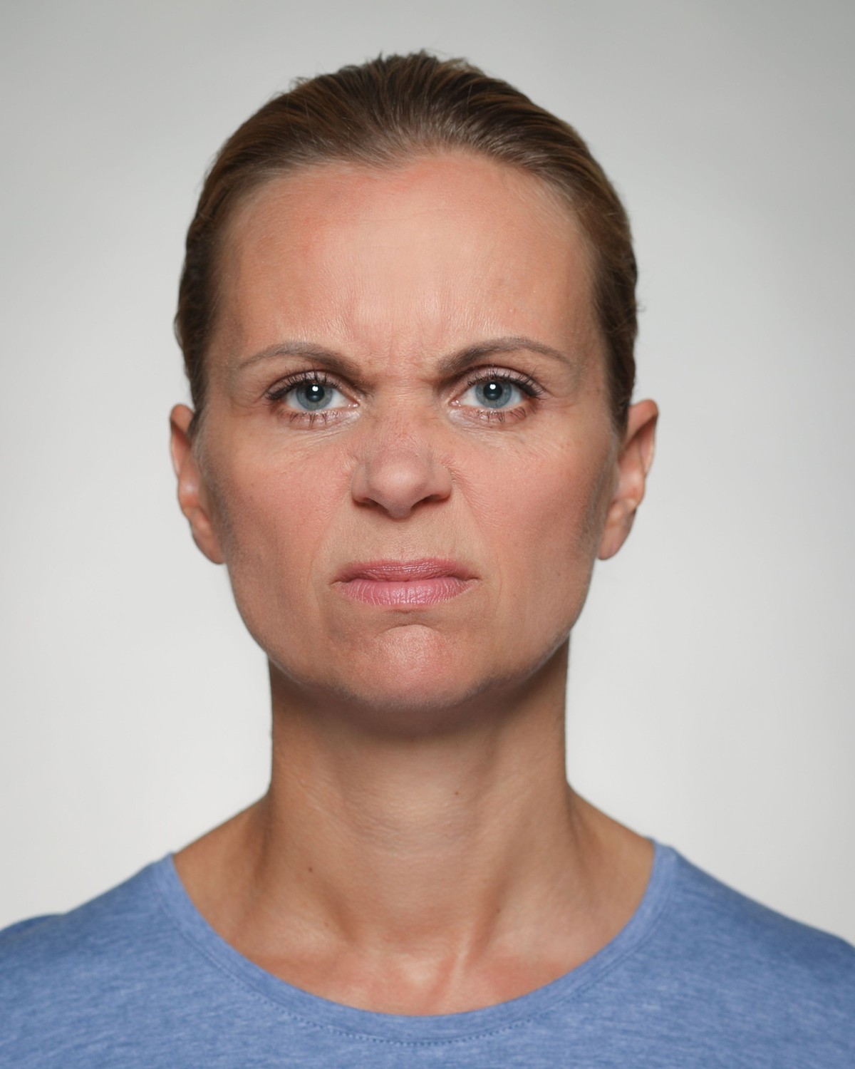 Frau rümpft Nase