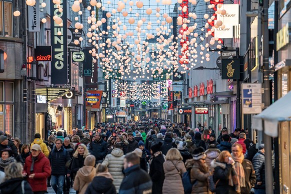 Nach zwei Jahren Pandemie sind die Innenstädte 2022 vor Weihnachten wieder voller.