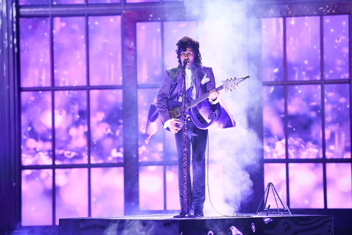 Täuschend echt: Welcher Star verbirgt sich unter der Maske von Prince? Die Verwendung des sendungsbezogenen Materials ist nur mit dem Hinweis und Verlinkung auf TVNOW gestattet.