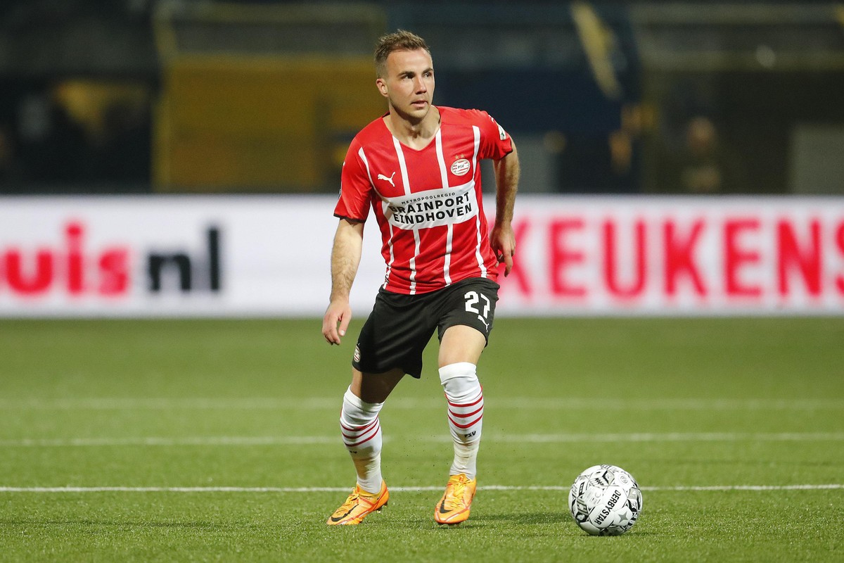CAMBUUR, 23-04-2022, Cambuur Stadium, football, Dutch Eredivisie, season 2021 / 2022, during the match Cambuur - PSV final score 1-2, PSV player Mario Gotze