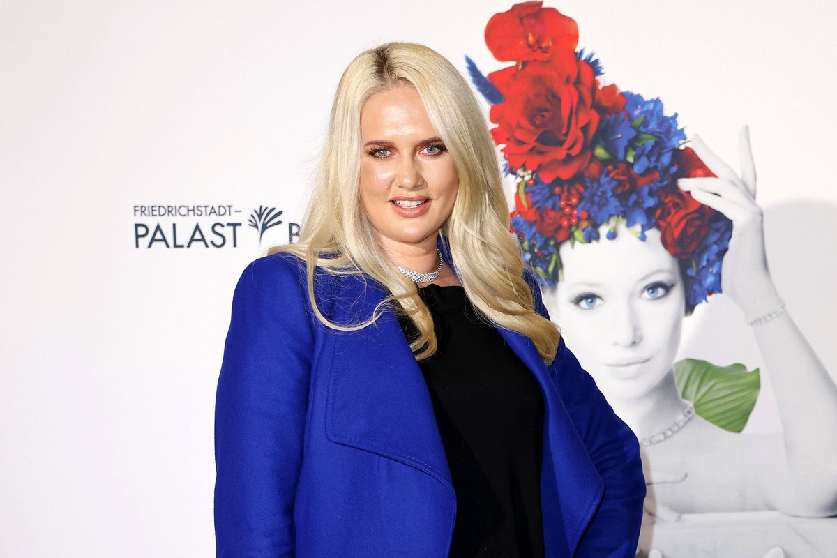 Sarah Knappik bei der Falling in Love Show Premiere im Friedrichstadt Palast am 11.10.2023 in Berlin Jean Paul Gaultiers Falling in Love Show Premiere in Berlin *** Sarah Knappik at Falling in Love Sh ...