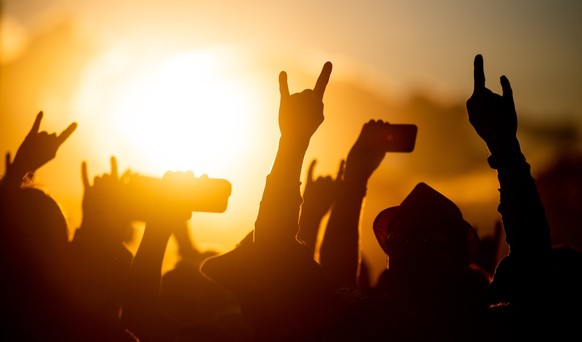 Das Wacken Open Air ist eines der größten Heavy Metal-Festivals in Europa. 85.000 Fans besorgen sich jedes Jahr ein Ticket für das Groß-Event, die größten Acts der Szene treten dort auf. Die Tickets s ...