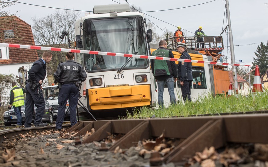 Straßenbahn entgleist vor Grundschule in Mainz – 29 Verletzte