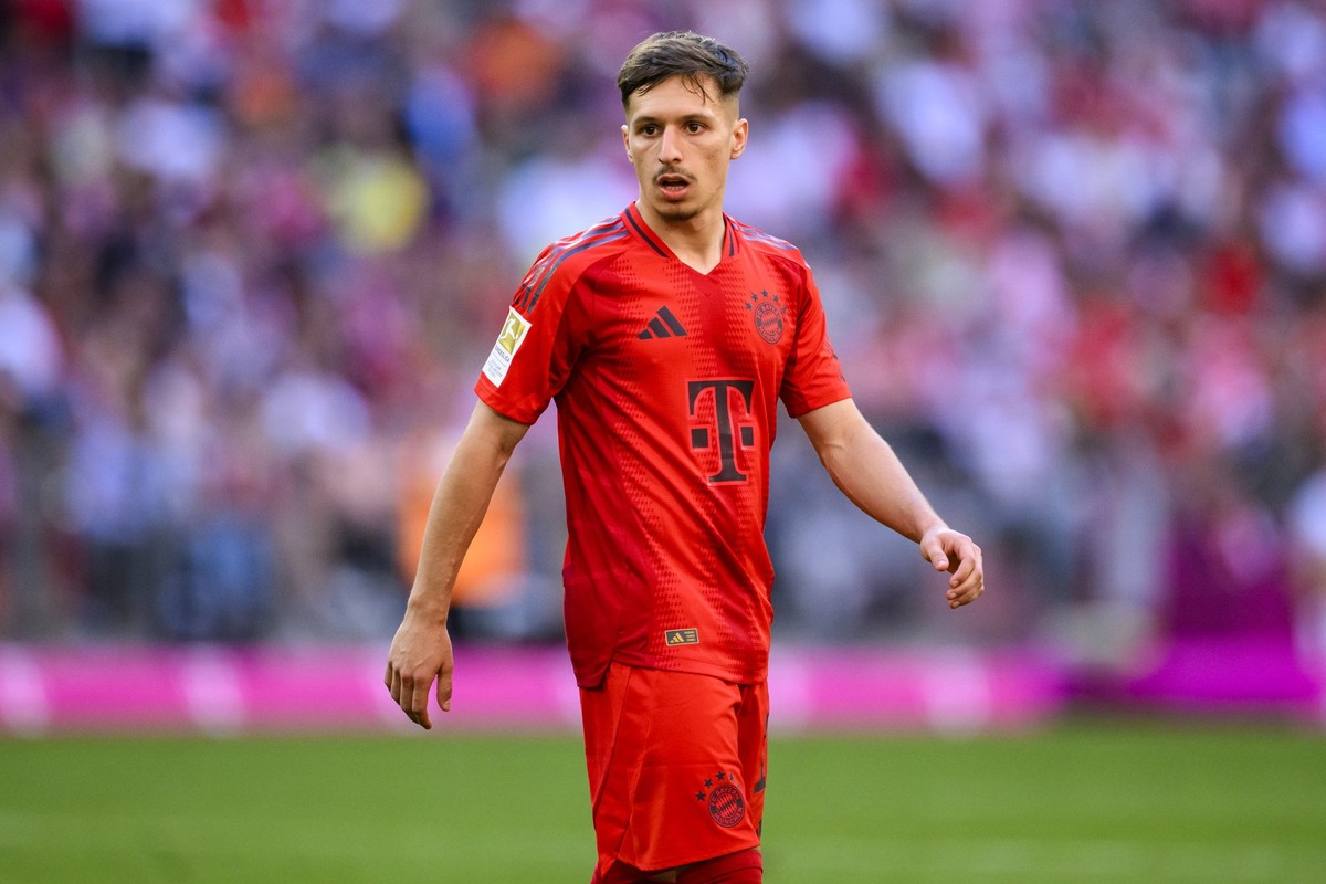 ARCHIV - 12.05.2024, Bayern, München: Fußball: Bundesliga, Bayern München - VfL Wolfsburg, 33. Spieltag, Allianz Arena. Münchens Bryan Zaragoza in Aktion. (zu dpa: «Medien: Münchner Zaragoza vor Ausle ...