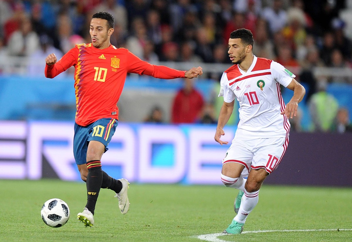 2018.06.25 Kaliningrad Pilka nozna Mistrzostwa Swiata w Rosji Rosja 2018 Hiszpania - Maroko N/z Thiago of Spain Younes Belhanda of Morocco Foto Norbert Barczyk / PressFocus 2018.06.25 Kaliningrad Foot ...