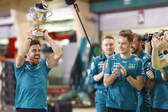 Formula 1 2023: Bahrain GP BAHRAIN INTERNATIONAL CIRCUIT, BAHRAIN - MARCH 05: Fernando Alonso, Aston Martin F1 Team, 3rd position, and the Aston Martin team celebrate after the race during the Bahrain ...