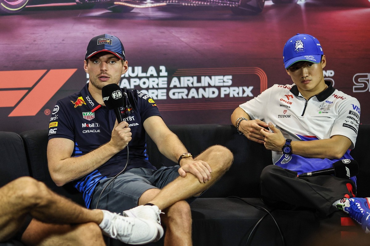 VERSTAPPEN Max ned, Red Bull Racing RB20, portrait TSUNODA Yuki jap, Visa Cash App RB F1 Team VCARB 01, portrait press conference, PK, Pressekonferenz during the Formula 1 Singapore Grand Prix 2024, 1 ...