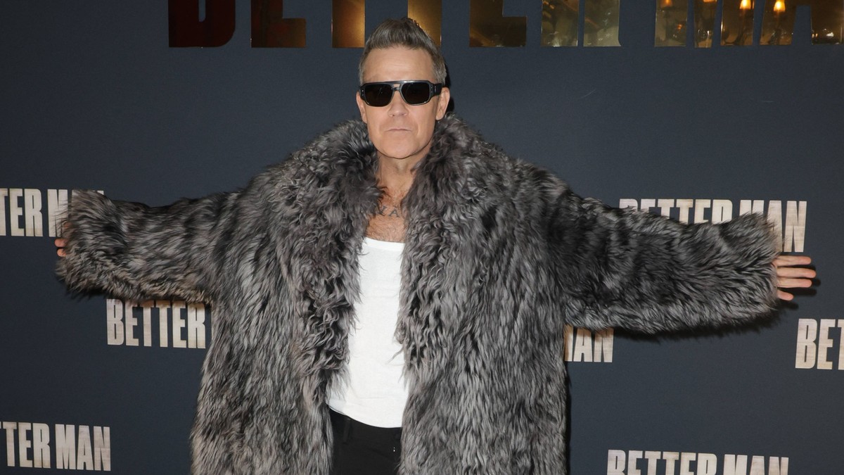 CG Robbie Williams à lavant première du film Better Man au Grand Rex à Paris Robbie Williams Avant première du film Better Man au Grand Rex à Paris Le 13 décembre 2024 Coadic Guirec Bestimage Premiere ...