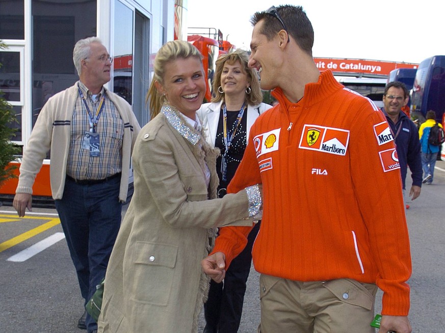 SCHUMACHER Michael mit Ehefrau Corinna Team Ferrari Grand Prix 2004 von Spanien in Barcelona.Sport Motorsport Formel 1 mit Corinna . Copyright PUBLICATIONxINxGERxSUIxAUTxHUNxSWExNORxDENxFINxONLY

Sc ...