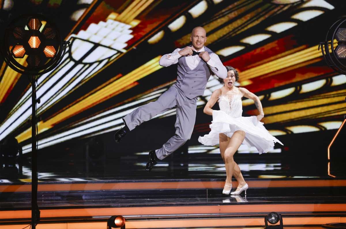 11.04.2025, Nordrhein-Westfalen, Köln: Fabian Hambüchen, Turner, und Anastasia Maruster, Profitänzerin, tanzen in der RTL-Tanzshow «Let&#039;s Dance» im Coloneum. Foto: Thomas Banneyer/dpa +++ dpa-Bil ...