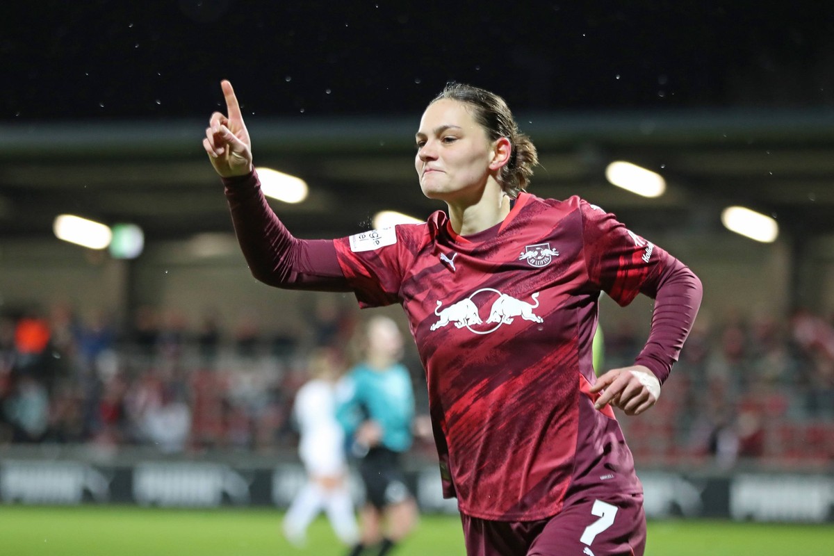 1. Bundesliga Frauen: RB Leipzig vs. Turbine Potsdam, 14.02.25 Tor-Jubel bei Giovanna Hoffmann 7, RB Leipzig. Fu