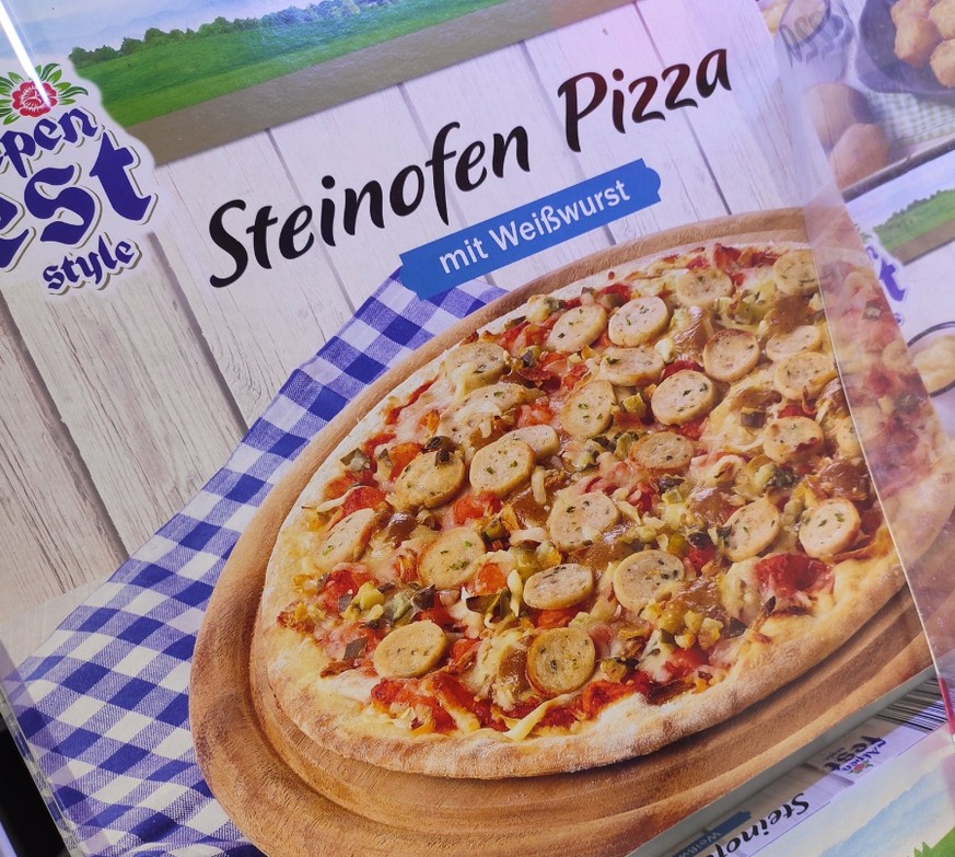 Auf den ersten Blick könnte sie auch als Champignon-Pizza durchgehen, ist aber eine Weißwurst-Pizza.