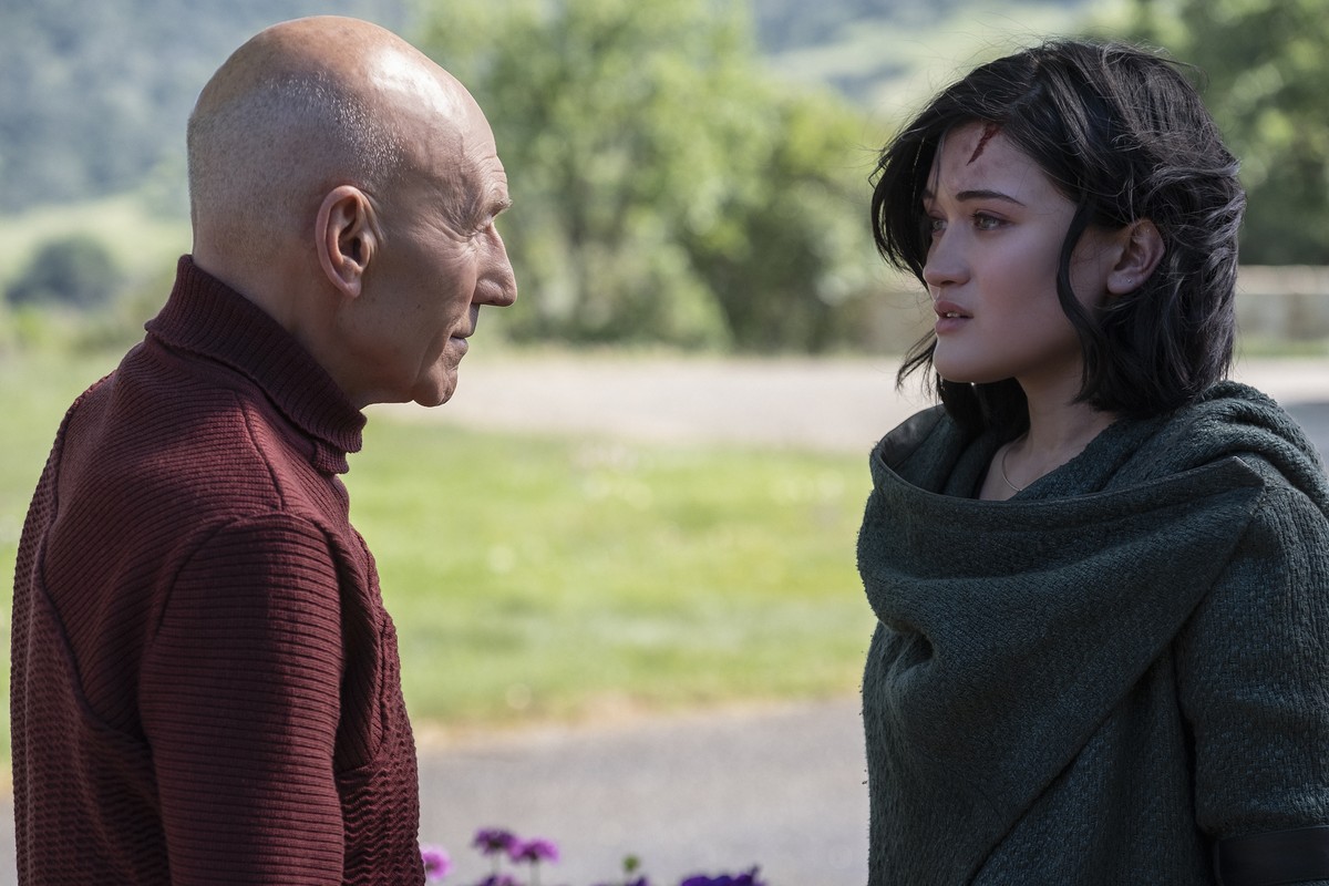 Jean-Luc Picard mit Dahj (gespielt von Newcomerin Isa Briones)