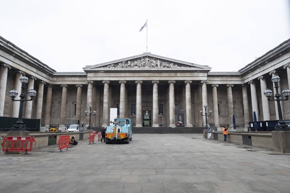 200320 -- LONDON, March 20, 2020 Xinhua -- Photo taken on March 19, 2020 shows the closed British Museum in central London, Britain. British Prime Minister Boris Johnson on Thursday vowed to turn the  ...